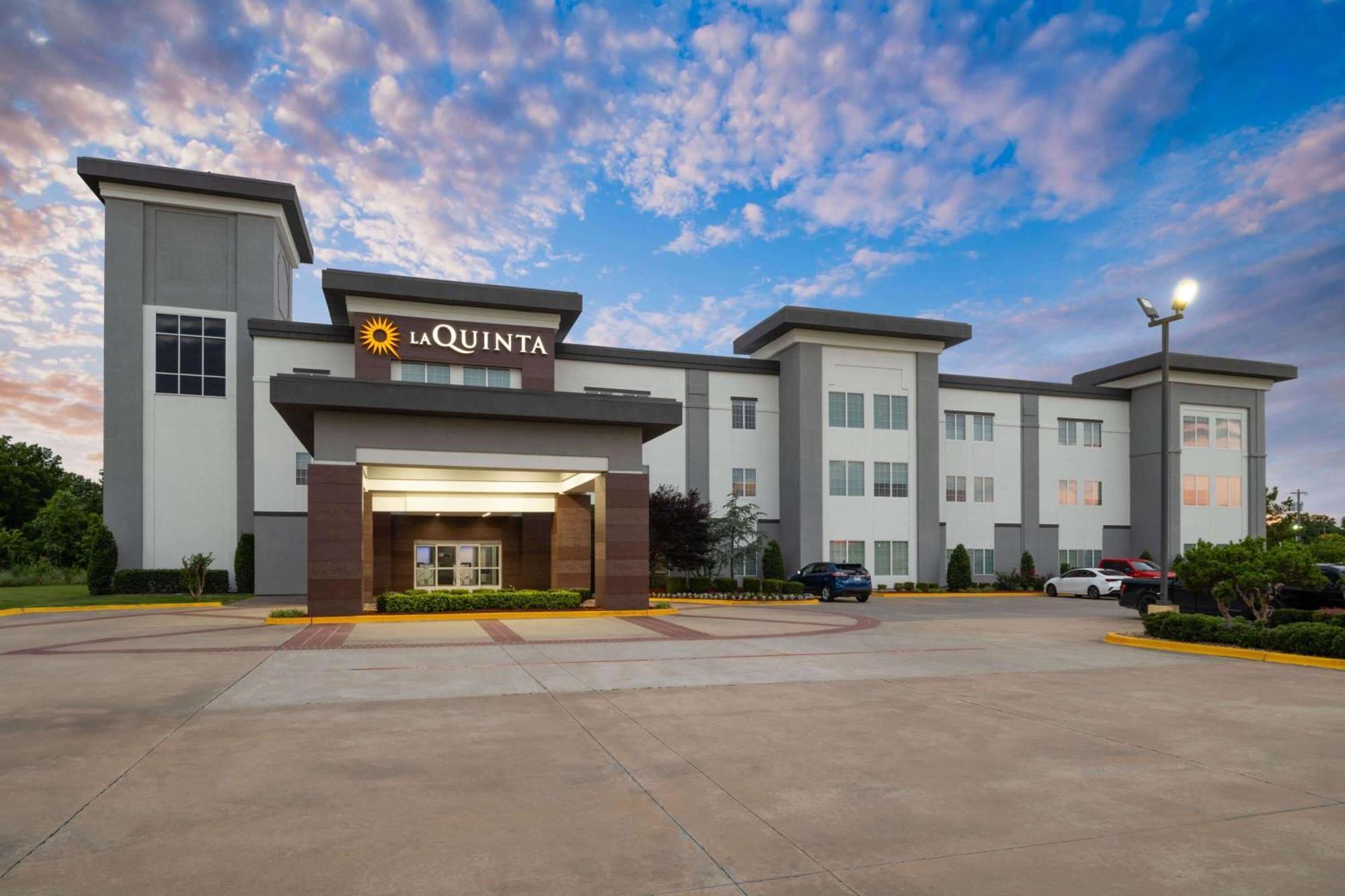 La Quinta By Wyndham Muskogee Hotel Exterior photo