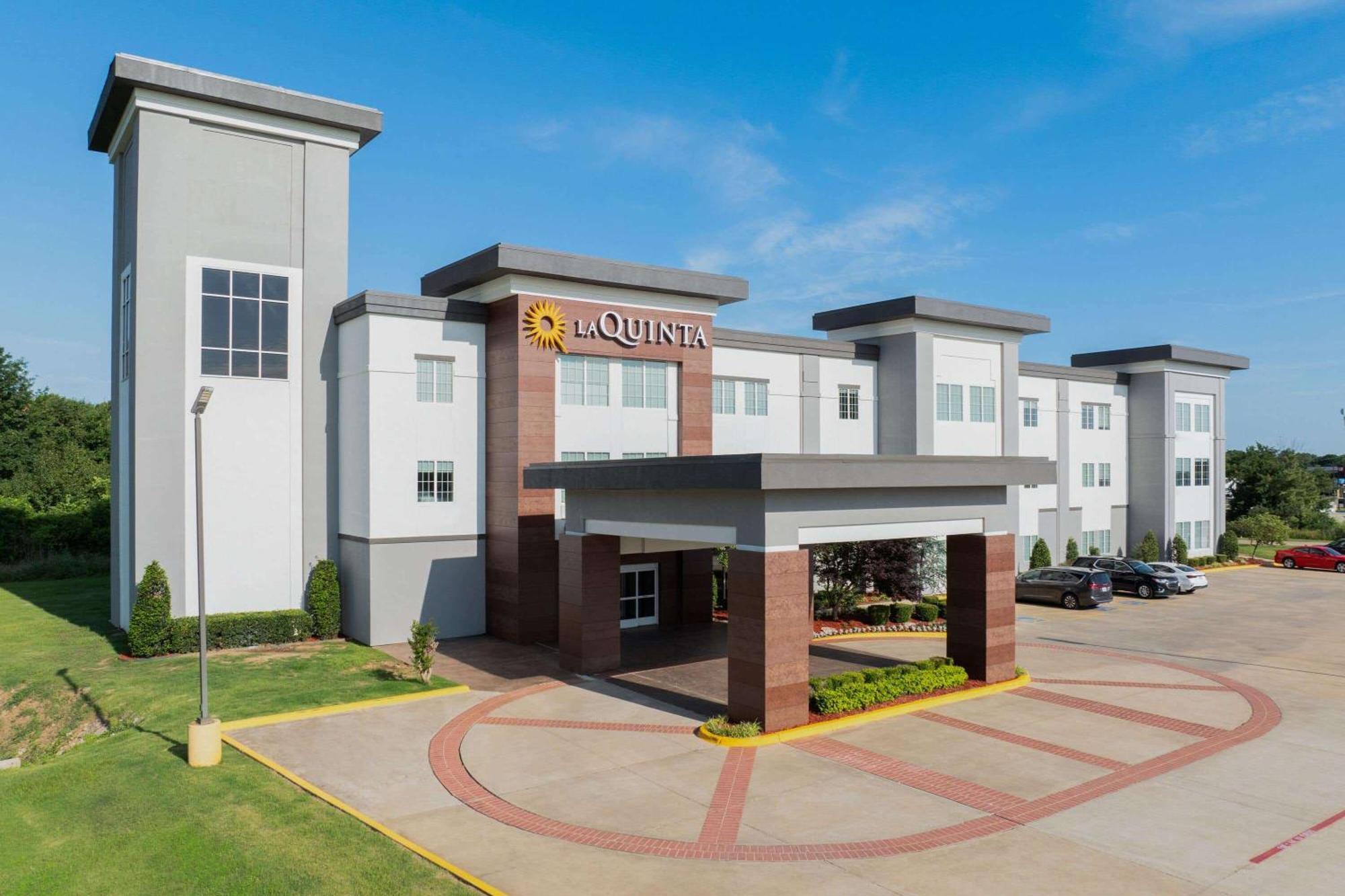 La Quinta By Wyndham Muskogee Hotel Exterior photo